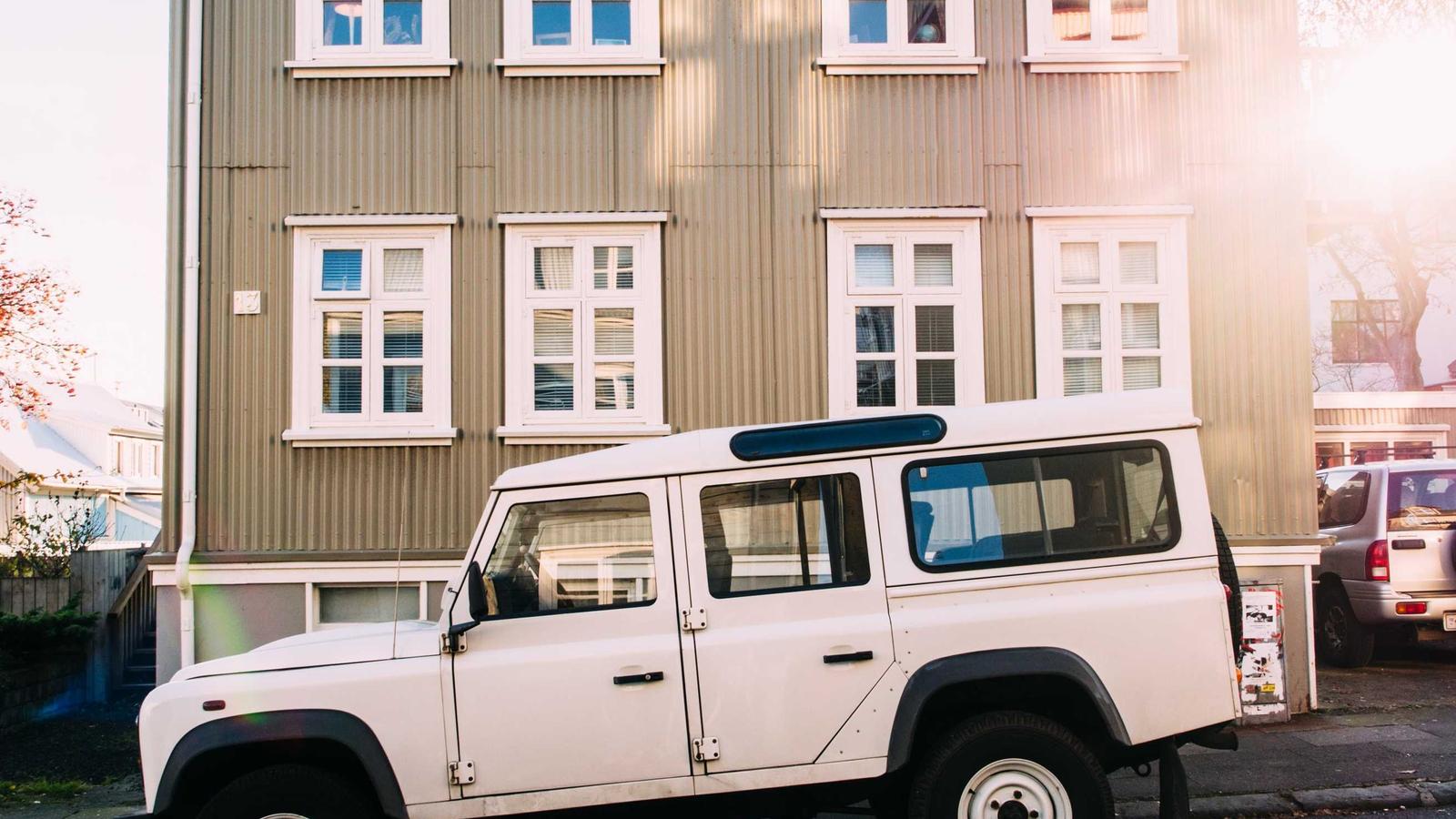 Industrial robotic metal processing line